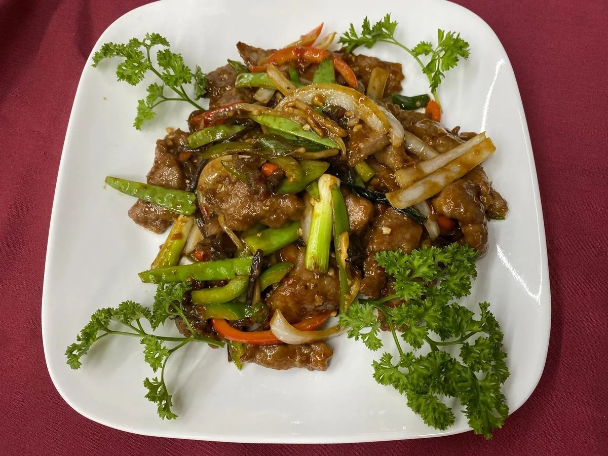 Bœuf à la sauce Yu Hsiang servi au Phoenix Oriental